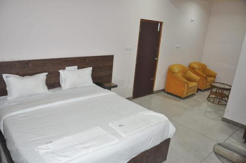 Parvathi comforts inn