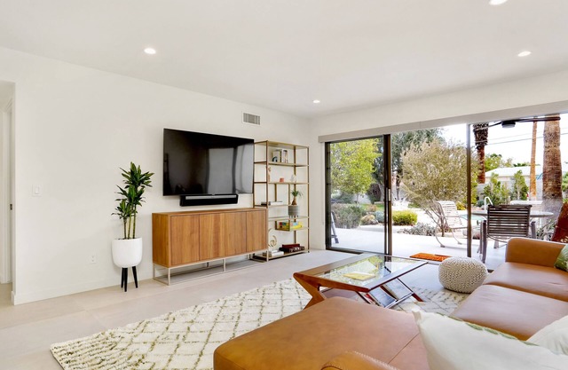 Paseo Palms - Newly Remastered Desert Villa