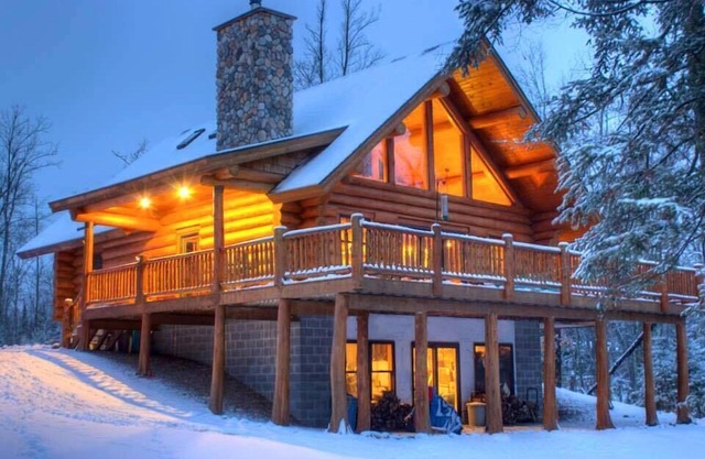 Peterson Bay Log Home Lodge - Quedan grandes aperturas de colores de otoño - ¡Reserve pronto!