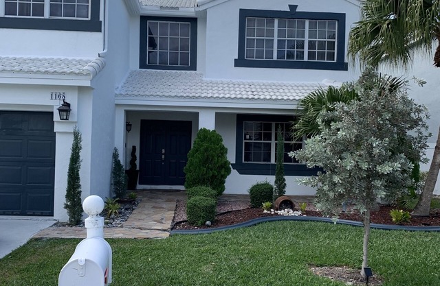 ¡Casa entera de 4/3 con piscina! Alquiler Montly.