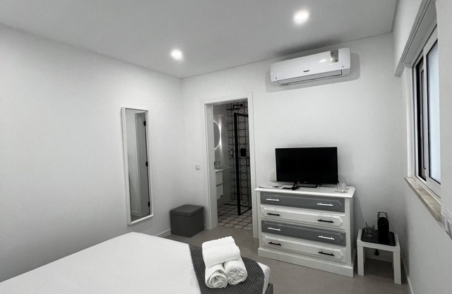 Peace Corner - Grey