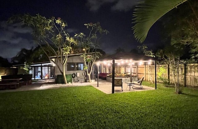 Casa espaciosa, con jacuzzi, corta distancia de Wilton Dr. Bienvenidas mascotas!