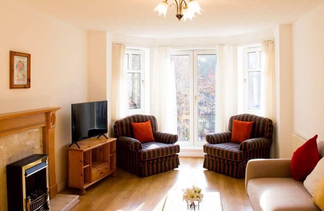 Spacious 2 Bedroom Home in Edinburgh