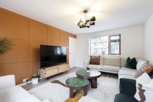 Peaceful 5-Bed Detached Home