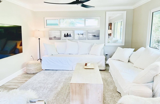 QUIET BAYFRONT Escape: 2 Min Walk to Beach-Parking, Ferry, Pool,Trash P/U incl.!