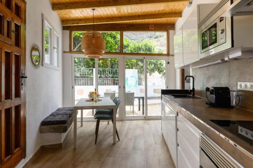 Peaceful Foreman House by Bandama & Nature