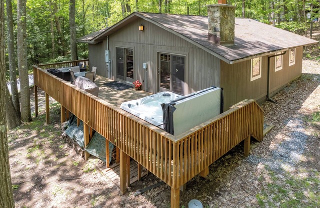 Peaceful Forest Escape w/ Lake Access