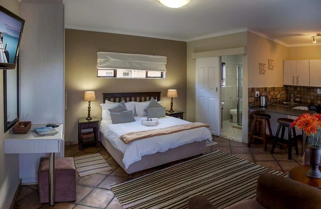 Tranquila habitación con cama doble y cocina, cerca de Port Elizabeth