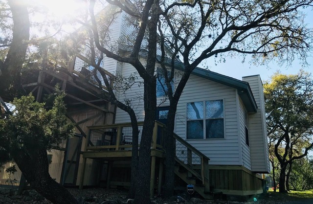 Recientemente renovado Lakeview Home con mucho espacio al aire libre y privacidad!