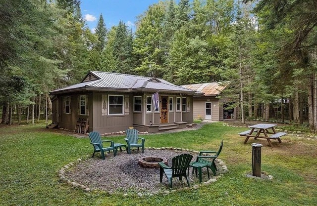 Peaceful Pines Cottage 5 minutes from Old Forge
