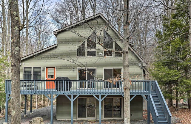 Peaceful Poconos Cabin w/ Lake Access & Views!