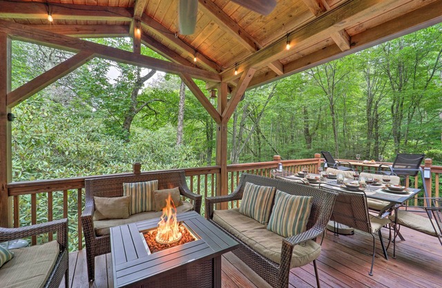 Peaceful 'Rocky Creek Cabin' w/ Hot Tub & Views!