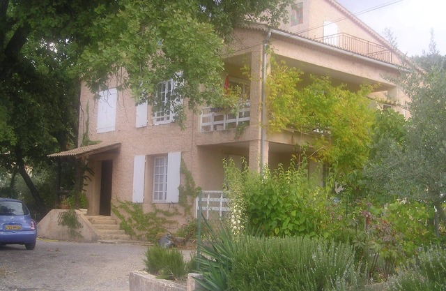 VILLA PACÍFICA EN UN PEQUEÑO PUEBLO EN PROVENCE