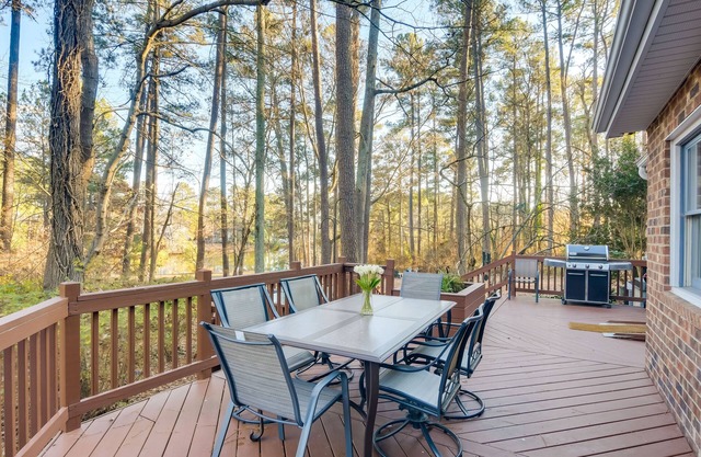 Peaceful Waterfront Durham Retreat w/ Huge Deck!