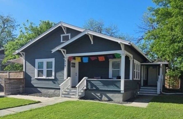 Pet friendly San Antonio 3br house near Pearl zoo downtown museums Riverwalk