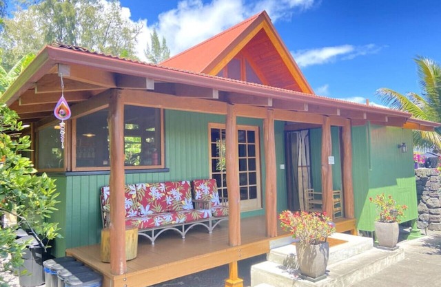 Sweet Seaview Sanctuary near Ocean, Black Sand Beach & Kalani