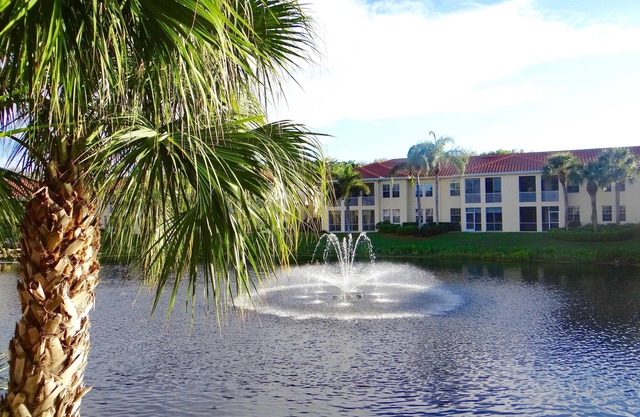 PELICAN BAY Club, orientación sur, cerca de la piscina / playa / compras / gimnasio