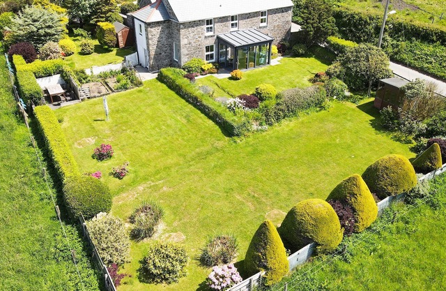 Pendoggett House - Beautiful Family Home, Sleeps 8 Stunning sea Views & Gardens