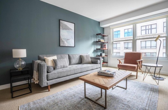 Penn Quarter 1BR w Gym Pool Doorman nr Metro WDC-159