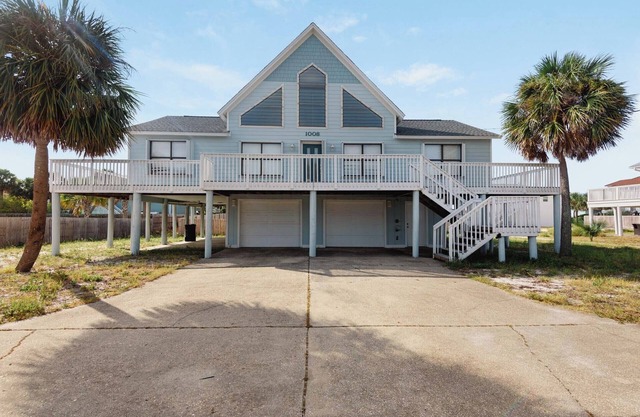 🌴Pensacola Beach Getaway | Spacious Home w/Loft + Balcony 🌴Blue Heron