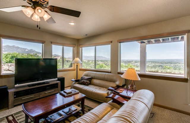 Apartamento en la cima de la montaña con vistas a toda la ciudad con vistas para siempre