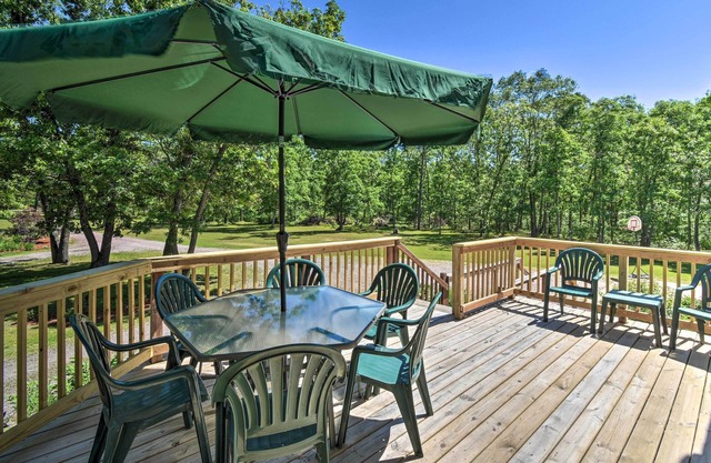 People & Paws Home w/ Fenced Yard by the Dells!