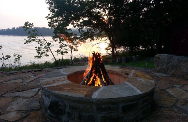 ¡Acceso directo al lago Beaver! Firepit, pesca / natación, conveniente para Rogers
