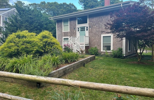 Perfect bungalow near the beach in historic Craigville Village