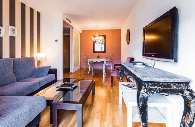 Apartamento perfecto para vacaciones familiares, con estacionamiento, piscina, cerca de la playa y del centro de la ciudad