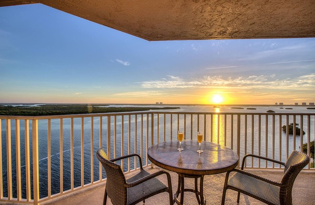 Perfect Family Getaway: 3 Suites w/ Private Balconies & Scenic Views
