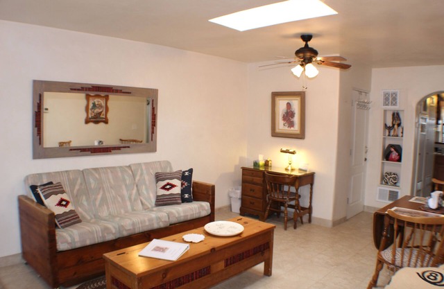 Apartamento relajante de 1 habitación - ¡A solo 5 millas de la Plaza!