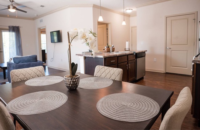 Perfect location! 10 min drive to the beach and close to the MAYO CLINIC!
