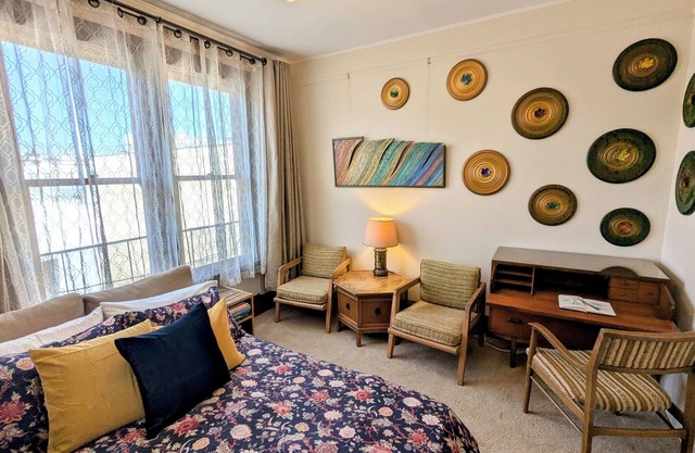 Ubicación perfecta - 4BD, 1BA - Restaurado Redwood Home