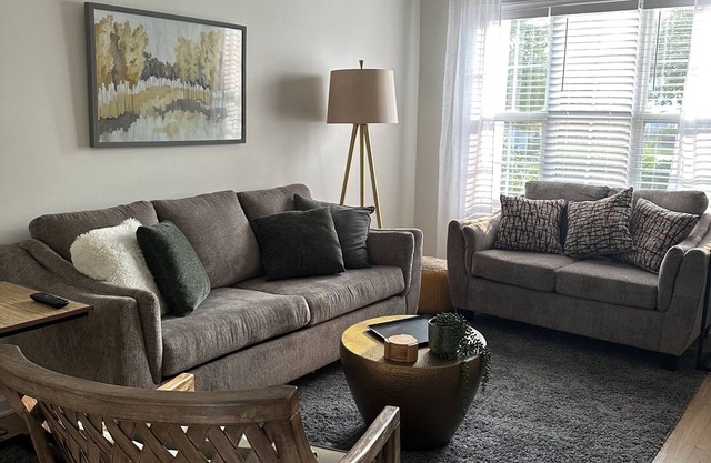 Perfect location in Greensboro-Entire Townhouse