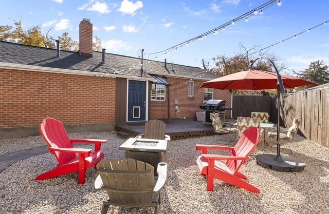 Perfect Location Near Airport, Downtown, & Summer Adventure! Hot Tub, BBQ, Yard!