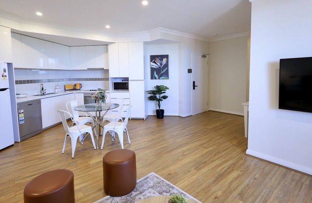 15 Perfect Midland Penthouse - sleeps 4