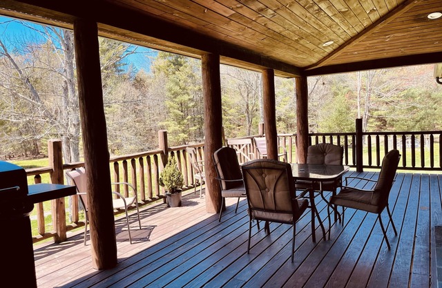 Escapada de primavera perfecta con chimenea increíble para reunión y relajación