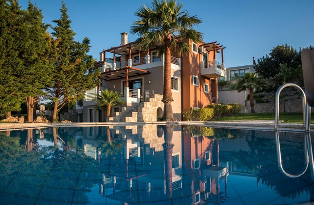 Villas de lujo perfectas de dos familias con piscina privada, vista, jardín y servicio superior