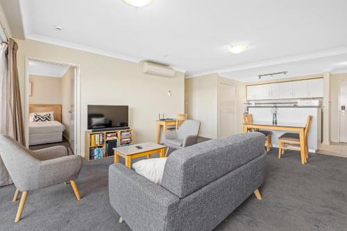 Perth Family Getaway Pool & Parking