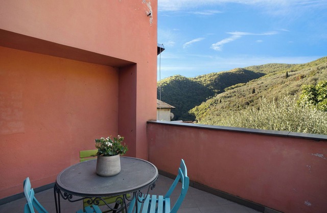 Apartamento "Immerso nel Verde" con vistas a la montaña, terraza y Wi-Fi; mascotas permitidas