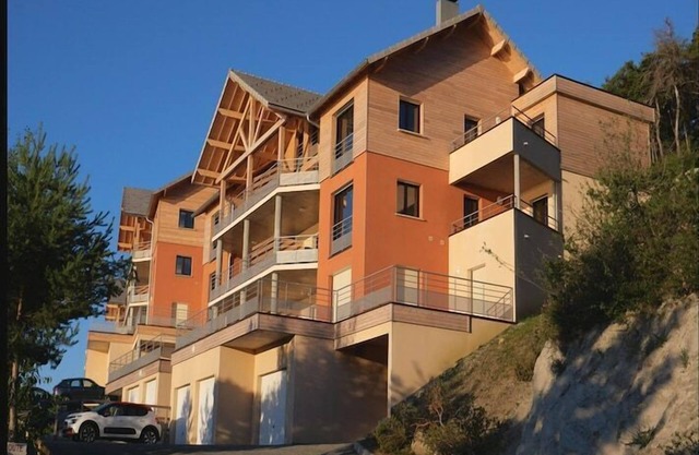 Apartamento en Lago Serre-Ponçon con Piscina