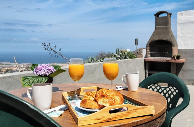 Casa Buenavista, admite mascotas, con vistas al mar y a la montaña, terraza privada y Wi-Fi