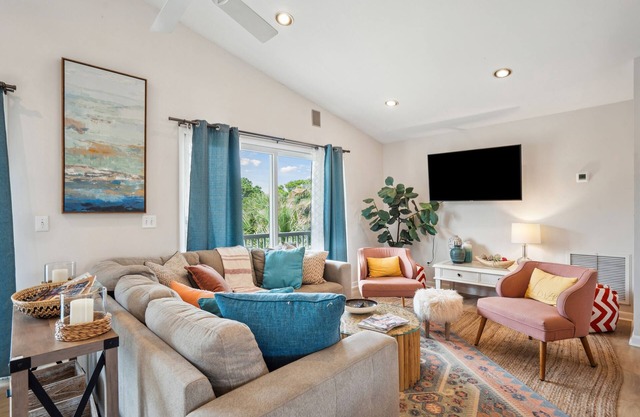¡Crédito de $ 250 en la playa gratis! Casa remodelada, espaciosa, que admite mascotas en Folly Beach - ¡2100 pies cuadrados!