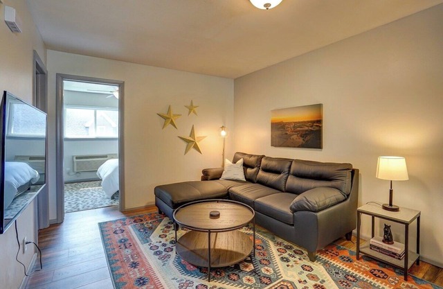 Pet Friendly. Free Parking. Near Medical Center