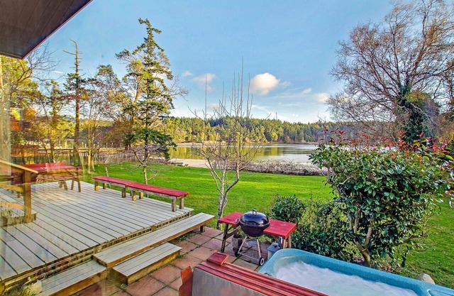 Waterfront Pet Friendly Home con bañera de hidromasaje! (Mitchell Bay Shores)