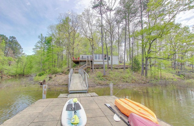 Pet Friendly! Lakefront - Crooked Creek Retreat