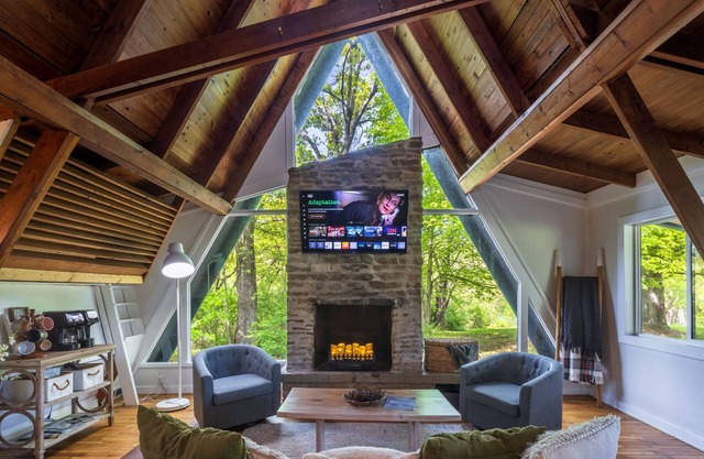 NEW A-Frame Hot Tub Lakeview w/Access Pets Firepit