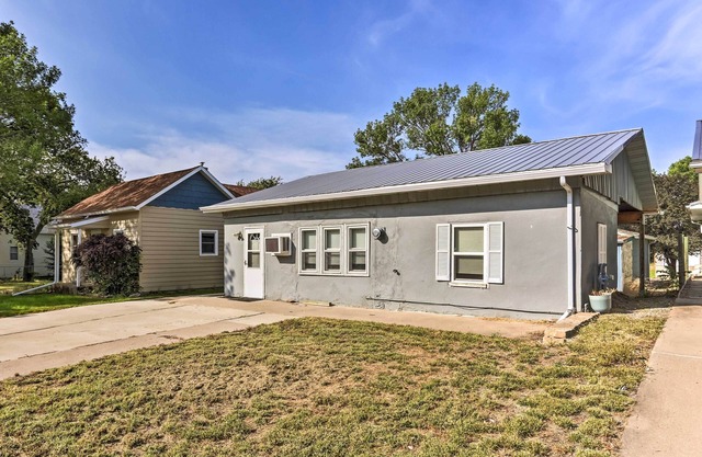 Pet-Friendly Pierre Home w/ Central Location!