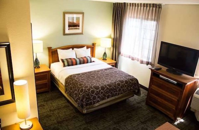 Pet-friendly Property! 3 Spaces w/ Pool&Parking, Near Parmenter Gazebo Garden