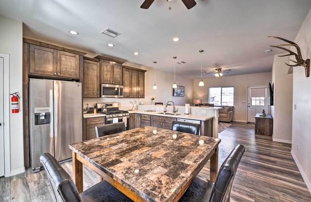 Pet-Friendly Retreat - 1 Block to Colorado River!